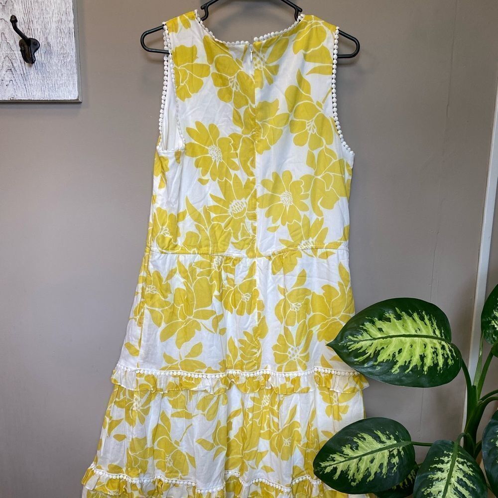 Roz & Ali White and Yellow Floral Sleeveless Sundress
(Bin 10) - Picture 3 of 4